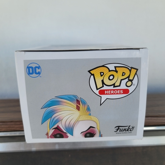 🚨 2 Harley Quinn Funko! - Picture 12 of 13